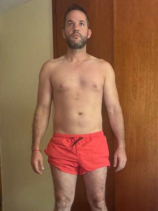 Tony Albiztur antes de empezar la asesoría con Jota: foto inicial de su transformación física